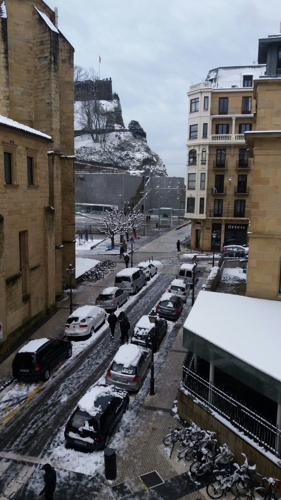 Vistas de la calle nevada desde Ab Domini